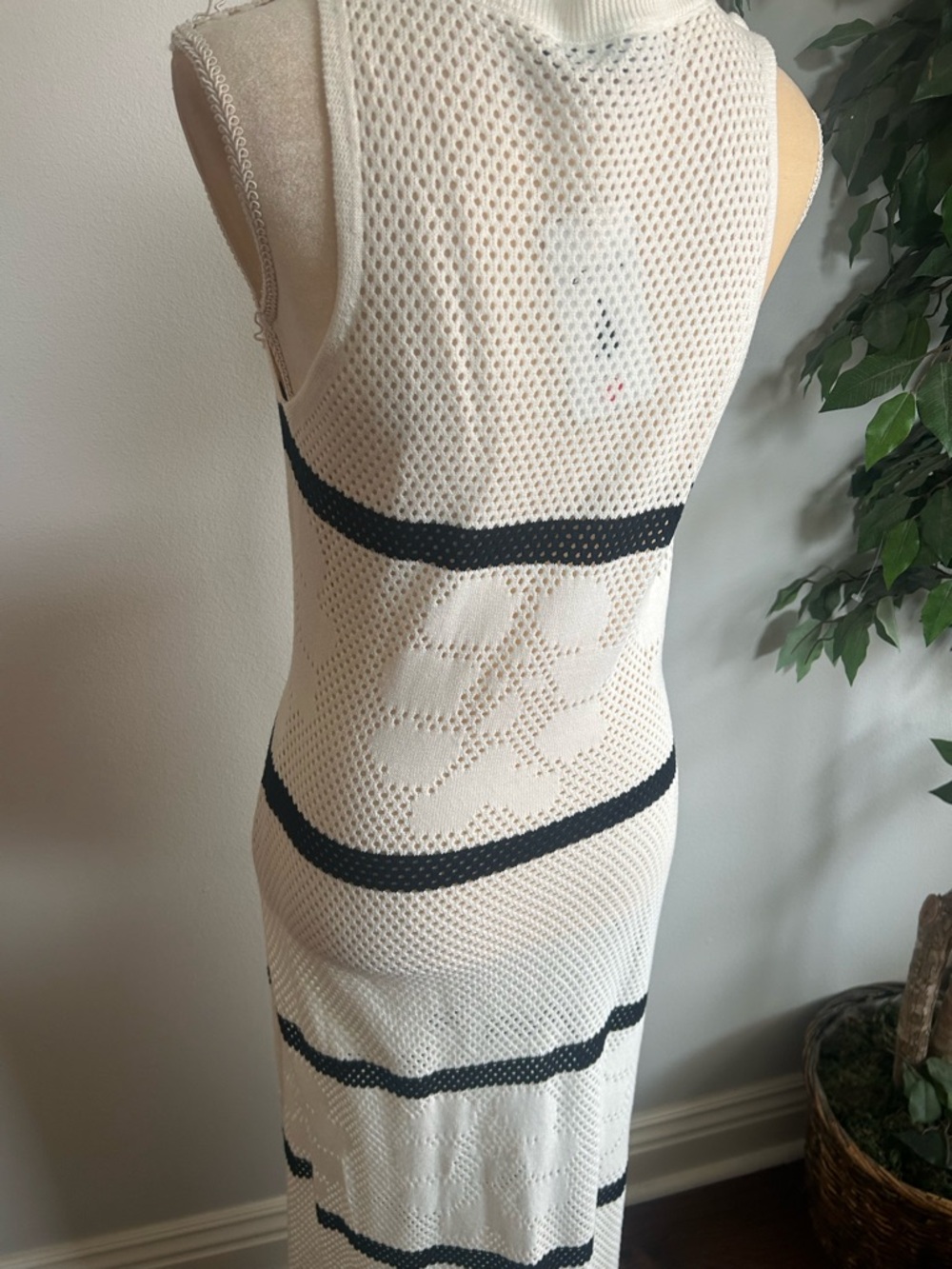 NWT Zesica White Sleeveless Knit Maxi Dress with Black Stripes Sz M - Picture 3 of 5